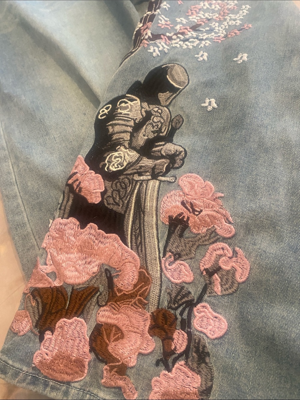 Autumn 🍂 wear ROMWE Light Blue Wide-Leg Jeans with Pink & White Floral Embroider - Picture 2 of 5